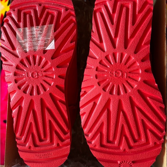 Ugg ultra mini boots size 8 - Picture 3 of 4